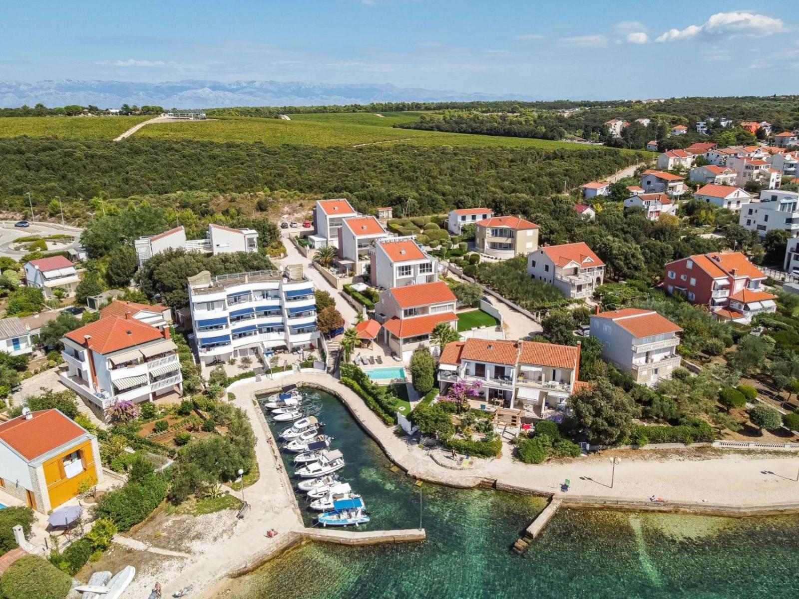 Apartmani Sollei ペトルチャネ エクステリア 写真